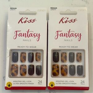 BNIB SET OF 2 KISS FANTASY MEDIUM LENGTH PRESS ON NAILS IN STYLE TWIRL GIRL